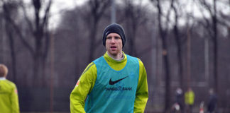Spanish Journalist: Arsenal Could Replace Mertesacker With Mexican Defender